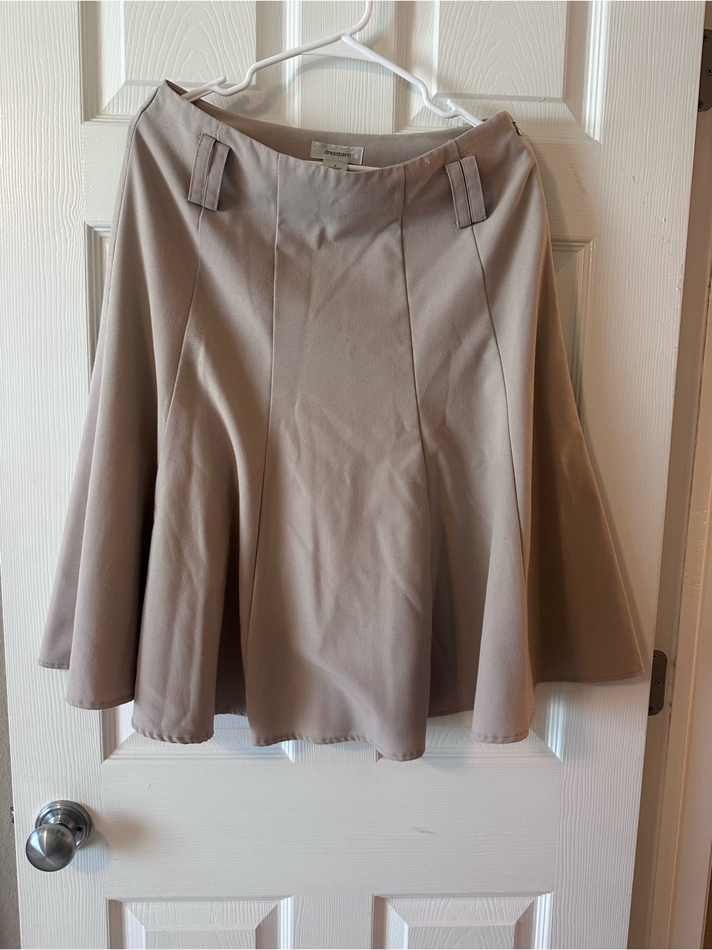 Classic Dressbarn A-line skirt in women’s size 8.